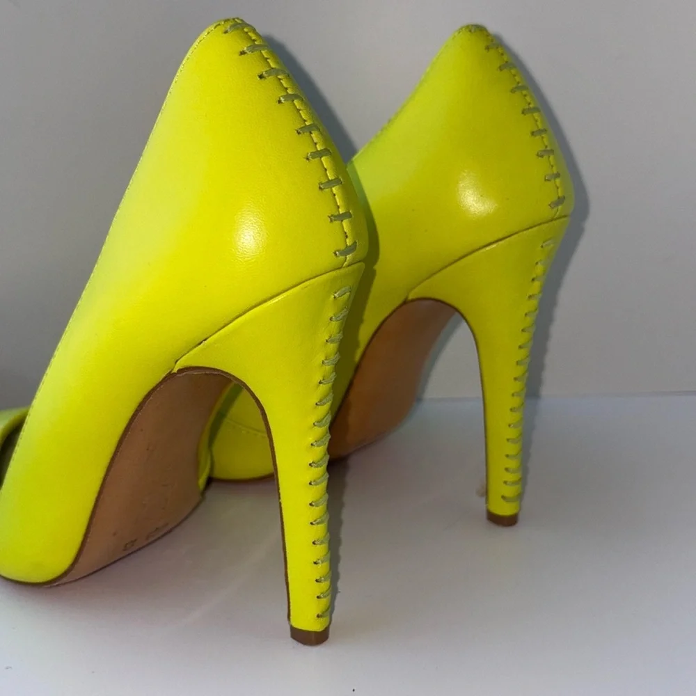 Alice + Olivia Dina Heel In Lime Punch - Picture 7 of 10